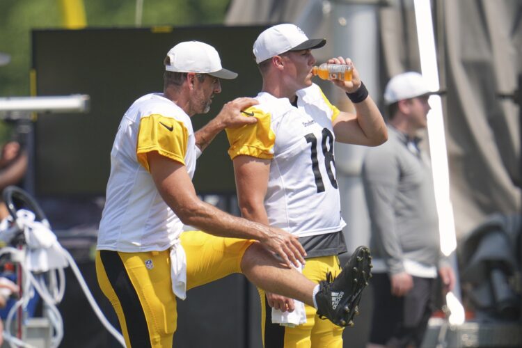 Rodgers says he can play for Steelers if Tomlin needs him Saturday night